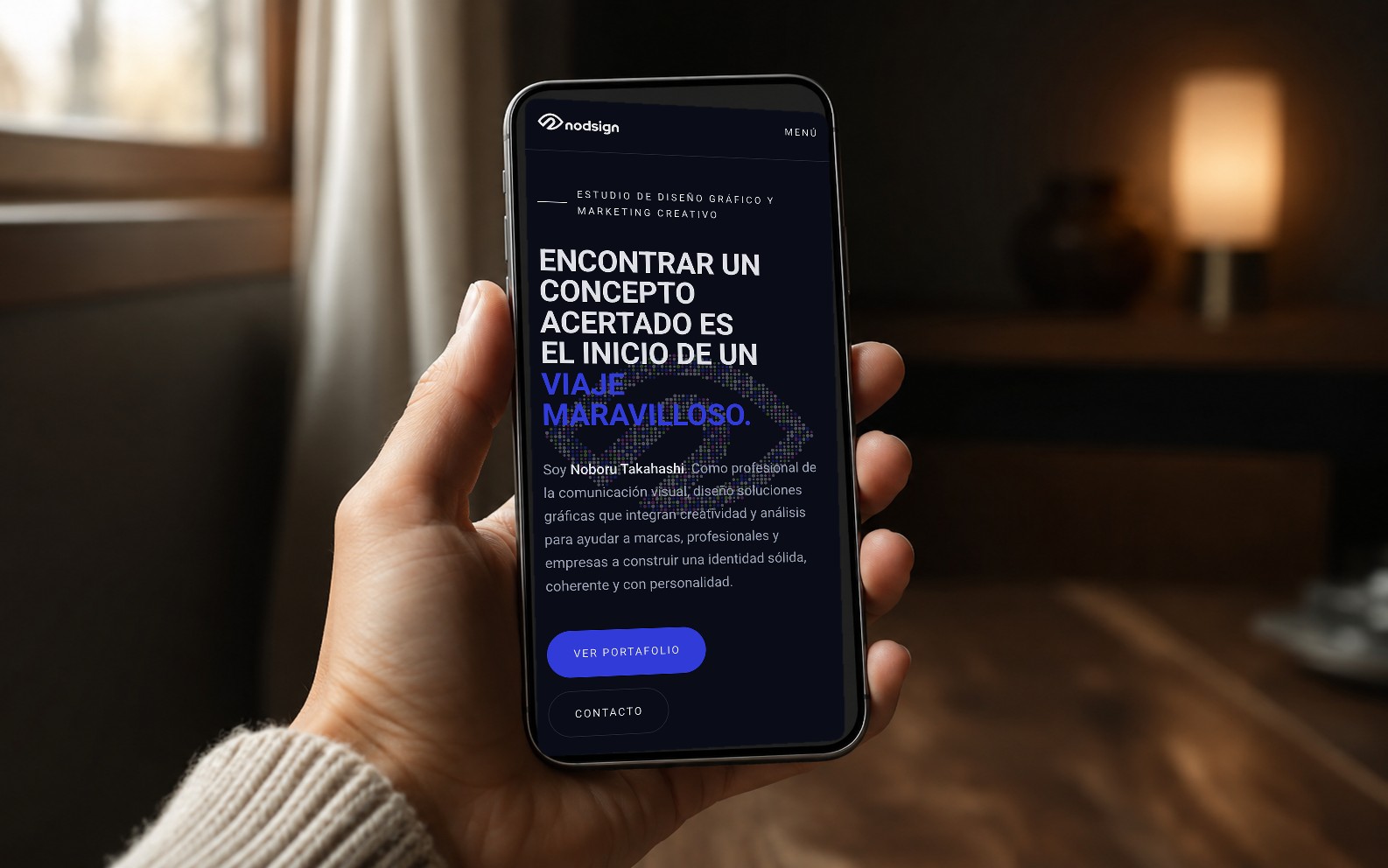 La web de nodsign en un móvil, en la mano